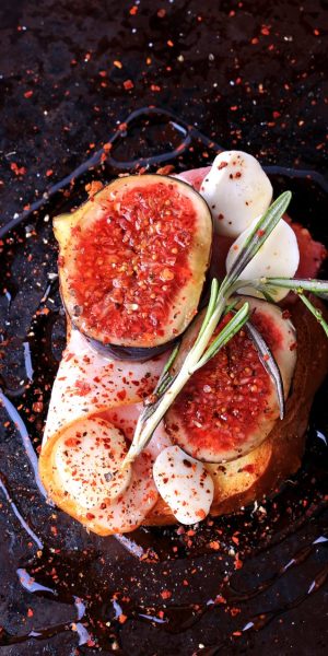 sandwich with bacon figs with mozzarella and spicy with rosemary